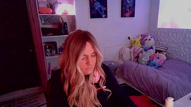 Moongirl117 online show from 03.18.26