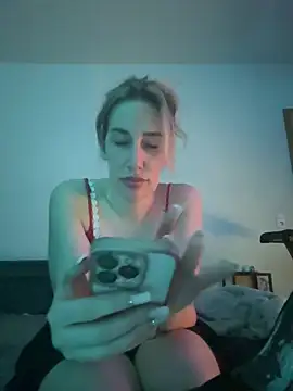 JuliaPrivat online show from 02.26.26