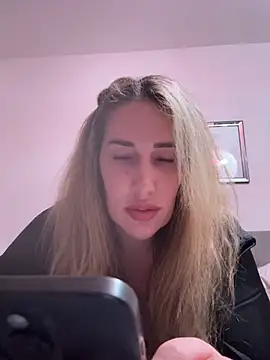 JuliaPrivat online show from 03.11.26