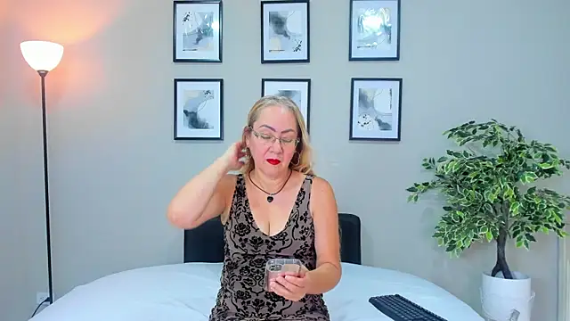 Victoria Firee online show from 05.23.26
