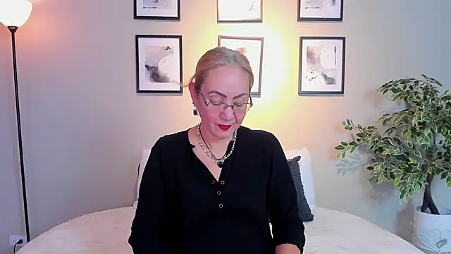 Victoria Firee online show from 06.11.26