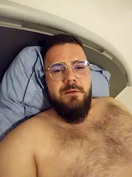 Snapshot of Enzo9911 chatting on 04.01.26 Enzo9911 online show from 04.01.26