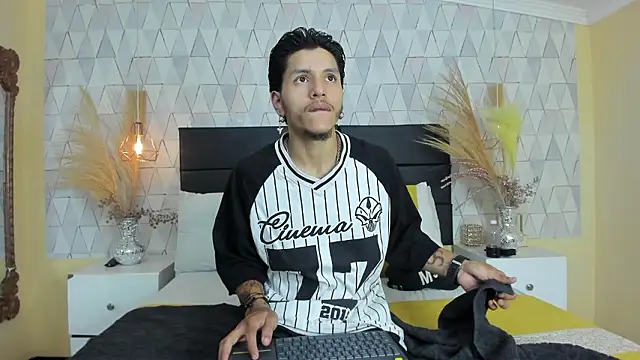 DanteLuxx online show from 03.15.26