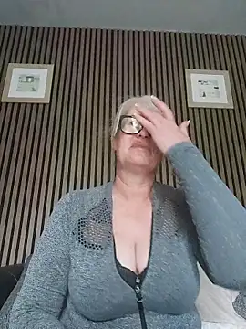 FlirtyFleur-x online show from 05.21.26