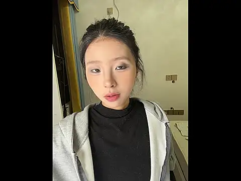 Snapshot of Y--F--LOVE chatting on 04.29.26 Y--F--LOVE online show from 04.29.26