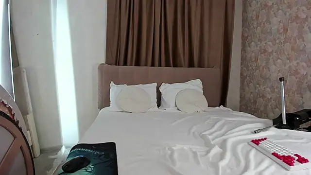 KaylaArt online show from 06.12.26