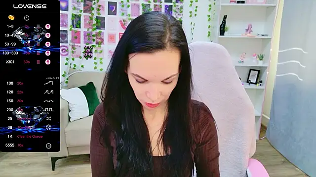 JulieHiL online show from 03.12.26