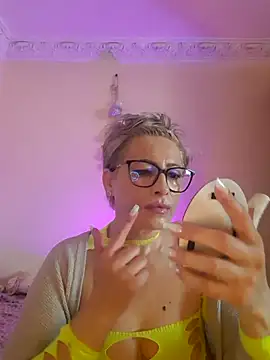 LunaBlaise online show from 05.04.26