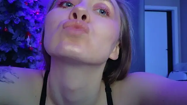 Cute Auggie8 online show from 05.20.26