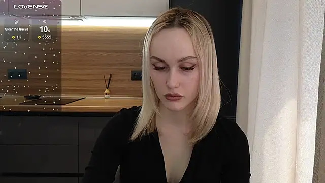 Snapshot of Bella_Villen chatting on 06.19.26 Bella Villen online show from 06.19.26