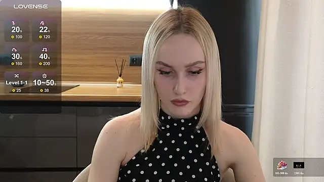 Snapshot of Bella_Villen chatting on 06.23.26 Bella Villen online show from 06.23.26