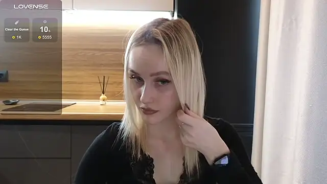 Snapshot of Bella_Villen chatting on 06.25.26 Bella Villen online show from 06.25.26