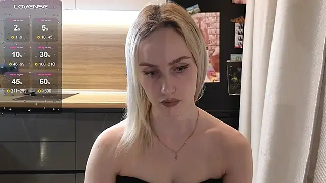 Snapshot of Bella_Villen chatting on 07.18.26 Bella Villen online show from 07.18.26