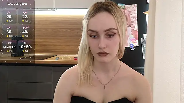 Snapshot of Bella_Villen chatting on 07.28.26 Bella Villen online show from 07.28.26