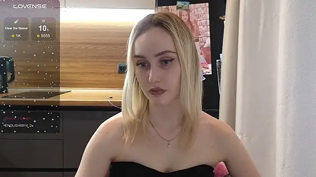 Snapshot of Bella_Villen chatting on 07.28.26 Bella Villen online show from 07.28.26