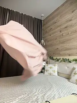 LunaVeyne online show from 03.05.26