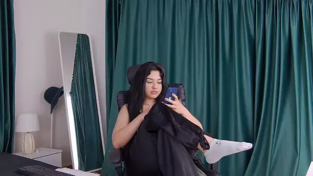 MissNaomiBelle online show from 06.20.26