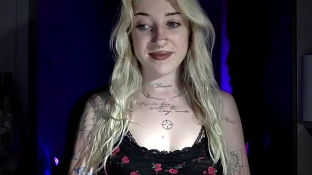 Snapshot of EmmyWet chatting on 06.20.26 EmmyWet online show from 06.20.26