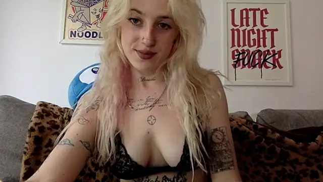 Snapshot of EmmyWet chatting on 07.30.26 EmmyWet online show from 07.30.26