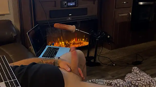 Snapshot of helovesanalbicouple chatting on 03.07.26 helovesanalbicouple online show from 03.07.26