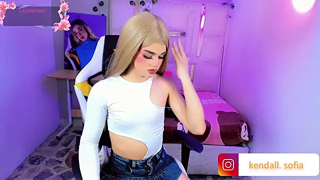 Snapshot of Sophiaa_doll_ chatting on 07.27.26 Sophiaa doll online show from 07.27.26