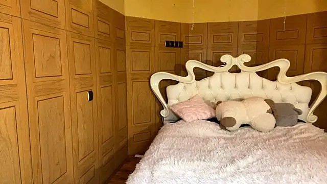 Anika Socutehe online show from 04.21.26