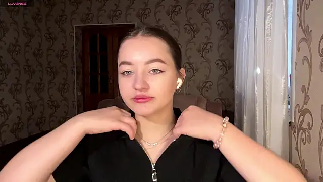 Snapshot of KarineDampy chatting on 03.08.26 KarineDampy online show from 03.08.26