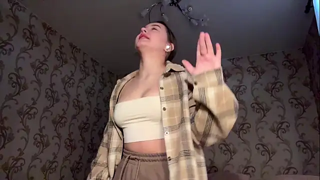 Snapshot of KarineDampy chatting on 03.13.26 KarineDampy online show from 03.13.26