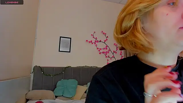 DellaRows online show from 05.04.26
