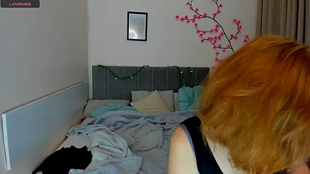 DellaRows online show from 06.12.26