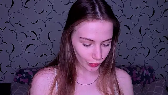 Snapshot of Luxwyverna chatting on 05.18.26 Luxwyverna online show from 05.18.26