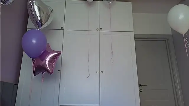 AliceTease online show from 04.19.26