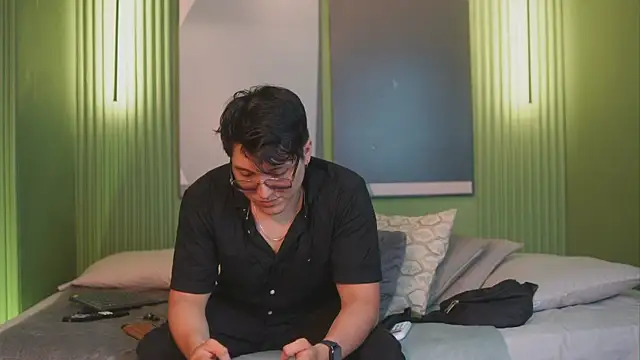 Mia and Belmonth online show from 04.24.26