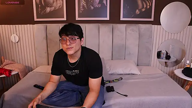 Mia and Belmonth online show from 04.29.26