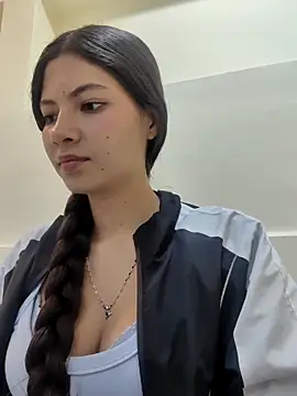 Malia Maccoll online show from 03.17.26