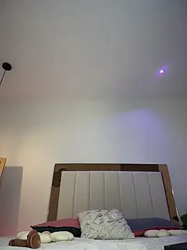 Mia Becket  online show from 03.03.26