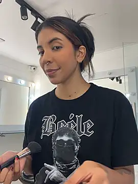 VioletaHills  online show from 04.25.26