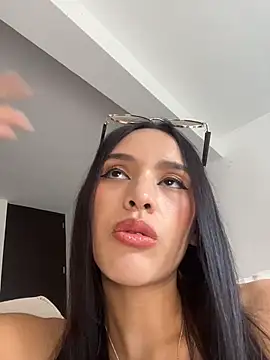 Snapshot of Mia-villalobos chatting on 03.11.26 Mia-villalobos online show from 03.11.26