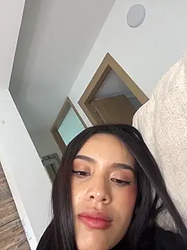 Snapshot of Mia-villalobos chatting on 03.24.26 Mia-villalobos online show from 03.24.26