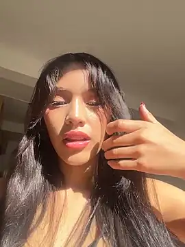 Mia-villalobos online show from 04.28.26