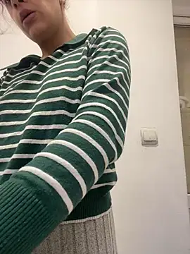 Snapshot of MommySexxy23 chatting on 04.05.26 MommySexxy23 online show from 04.05.26