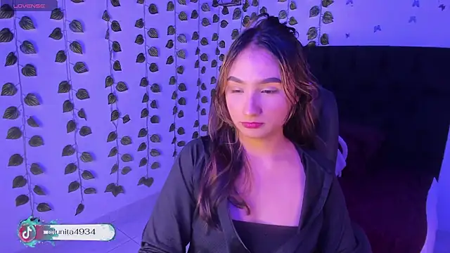 charlotte keyss online show from 03.10.26