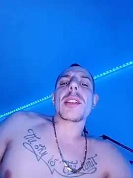 Snapshot of Hugo1993 chatting on 04.01.26 Hugo1993 online show from 04.01.26