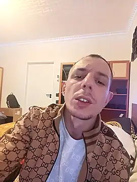 Snapshot of Hugo1993 chatting on 04.02.26 Hugo1993 online show from 04.02.26