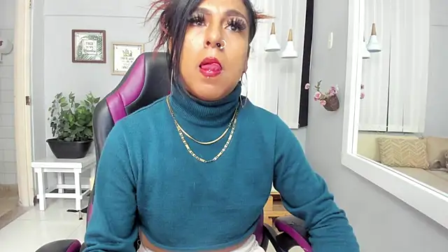 Nahomy Collins  online show from 05.12.26