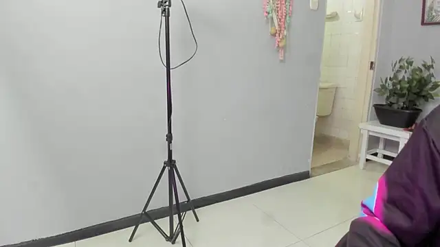 Nahomy Collins  online show from 07.18.26