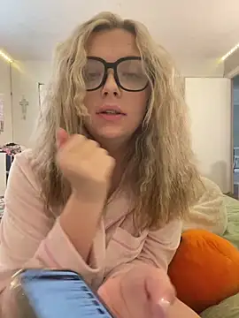 Snapshot of imkhloe chatting on 03.27.26 imkhloe online show from 03.27.26