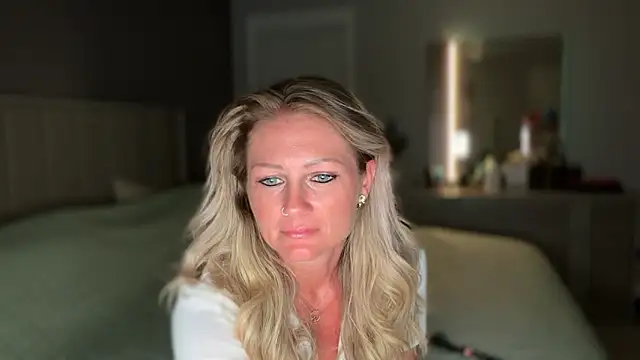 BlondeMilf82 online show from 06.19.26