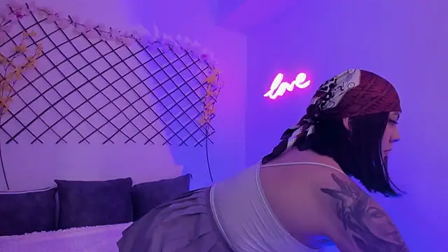 lola xxperience online show from 03.06.26