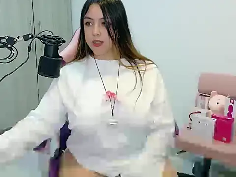 SarahMoonXO online show from 03.10.26